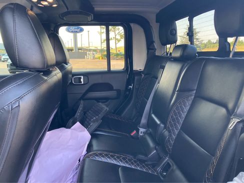 Used 2022 Jeep Gladiator Overland AWD/4WD image 4