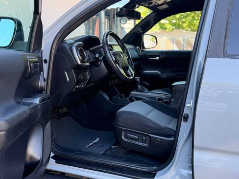 Used 2021 Toyota Tacoma TRD Off-Road w/ Technology Package AWD/4WD image 2