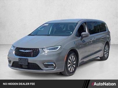Used 2023 Chrysler Pacifica Touring-L