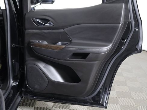 Used 2021 GMC Acadia Denali w/ Denali Technology Package image 32