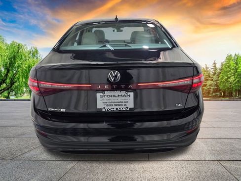 Certified 2025 Volkswagen Jetta SE image 5