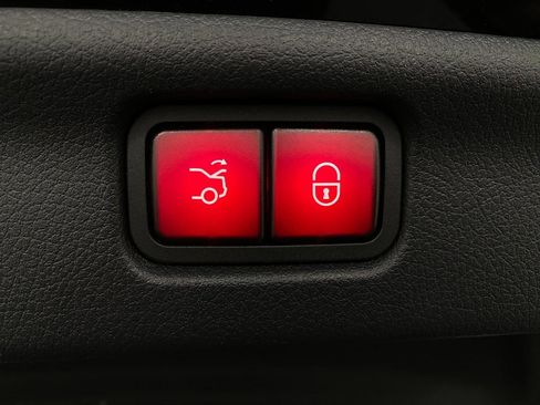 Used 2023 Mercedes-Benz C 300 4MATIC Sedan image 6