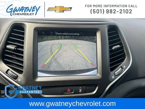 Used 2022 Jeep Cherokee Trailhawk w/ Trailer Tow Group AWD/4WD image 18
