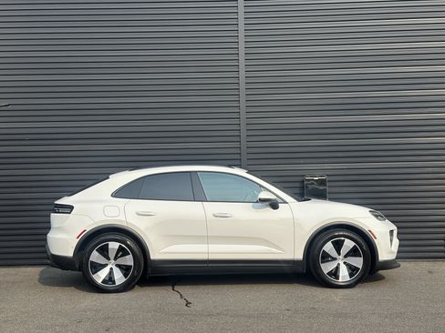 Certified 2024 Porsche Macan 4 Electric AWD/4WD image 9