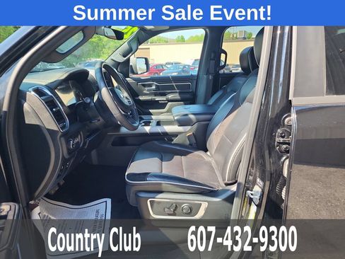 Used 2025 RAM 1500 Laramie AWD/4WD image 11