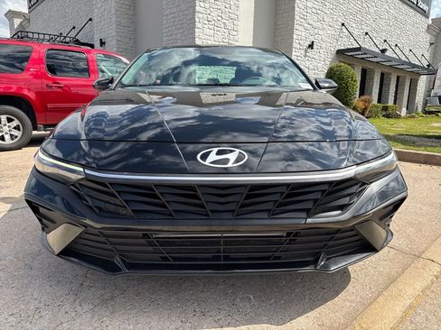 Used 2026 Hyundai Elantra Sport image 2