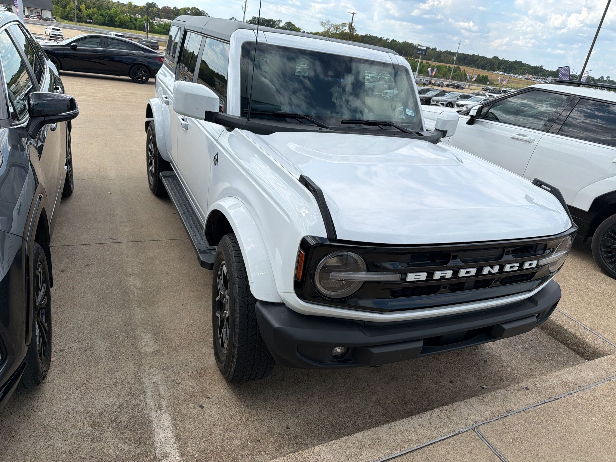 Used 2023 Ford Bronco Outer Banks AWD/4WD image 3
