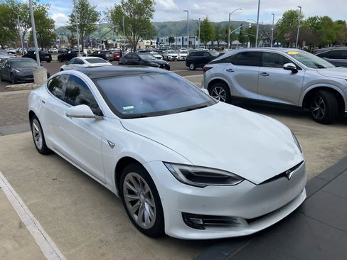 Used 2018 Tesla Model S 75D image 3