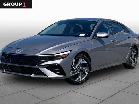 Used 2025 Hyundai Elantra SEL FWD image 1