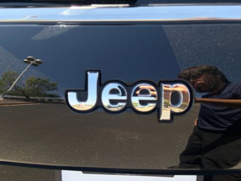 Used 2023 Jeep Grand Cherokee L Limited AWD/4WD image 18
