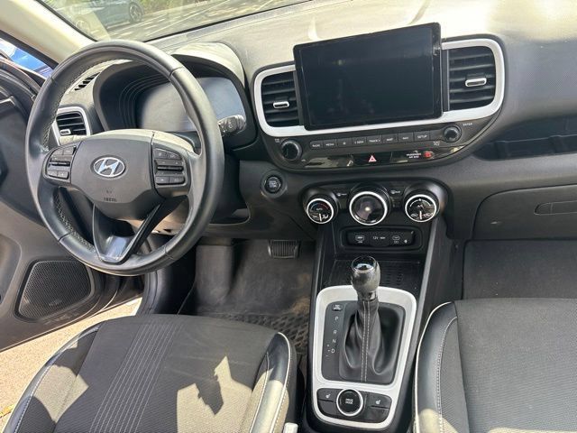 Used 2023 Hyundai Venue Limited w/ Cargo Package FWD image 11