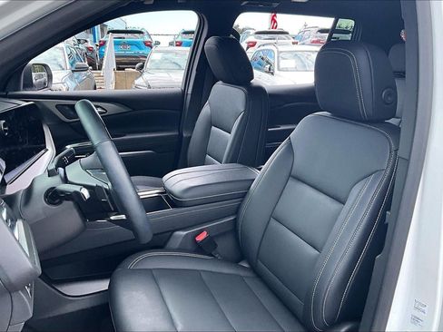 Used 2025 Chevrolet Traverse LT w/ Enhanced Driving Package AWD/4WD image 21