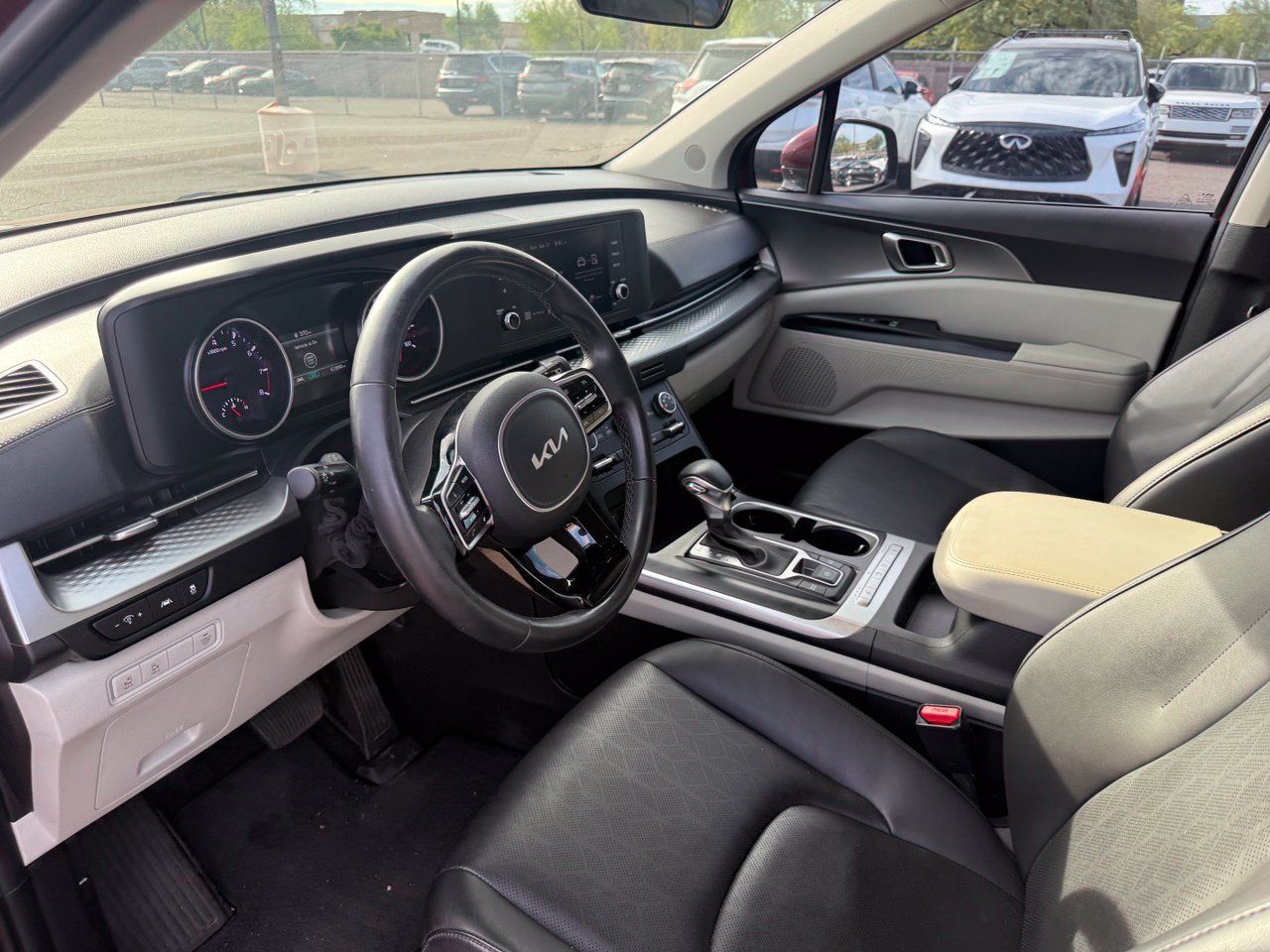 Used 2022 Kia Carnival LX FWD image 15