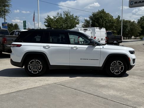 Used 2022 Jeep Grand Cherokee Trailhawk AWD/4WD image 3