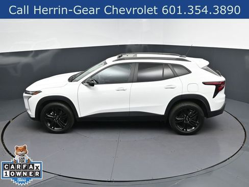 Used 2025 Chevrolet Trax ACTIV w/ Sunroof Package FWD image 31