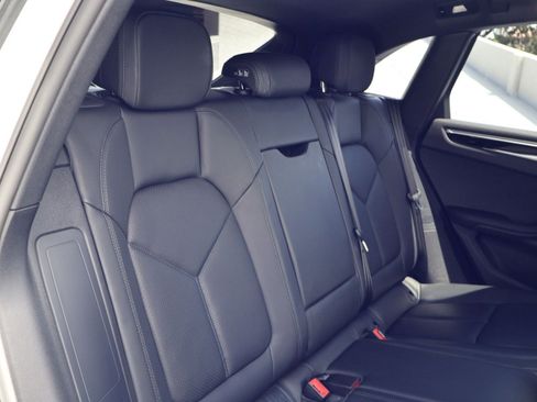 Certified 2022 Porsche Macan AWD/4WD image 23