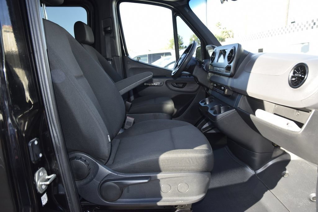 Used 2019 Mercedes-Benz Sprinter 2500 image 12