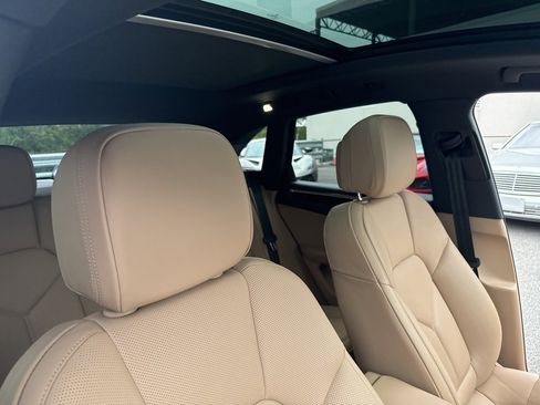 Used 2025 Porsche Macan image 37