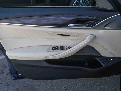 Used 2023 BMW 530e 530e w/ Premium Package image 17