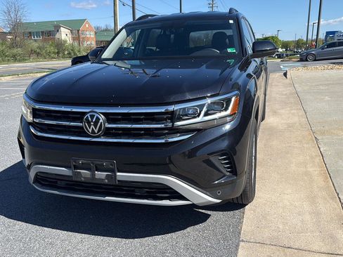 Used 2023 Volkswagen Atlas SE image 2