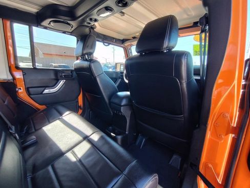 Used 2012 Jeep Wrangler Unlimited Sahara w/ Connectivity Group AWD/4WD image 39