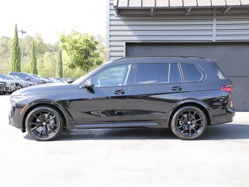 Used 2023 BMW X7 xDrive40i w/ M Sport Package AWD/4WD image 3