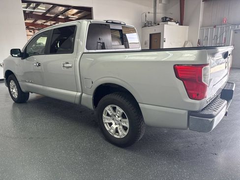 Used 2018 Nissan Titan SV AWD/4WD image 5
