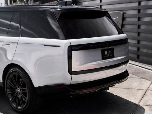 Used 2025 Land Rover Range Rover Long Wheelbase SE AWD/4WD image 9
