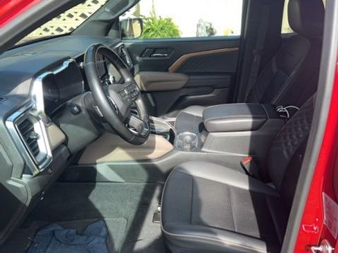 Used 2024 GMC Canyon Denali AWD/4WD image 5