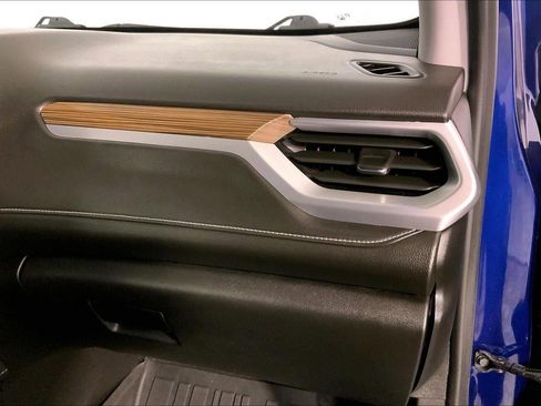 Used 2023 GMC Acadia SLE w/ Driver Convenience Package image 17