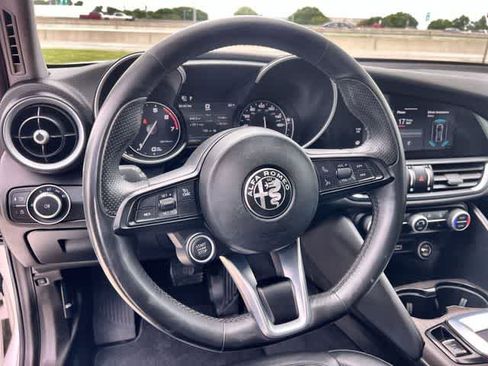Used 2020 Alfa Romeo Giulia Ti w/ Nero Edizione RWD image 17