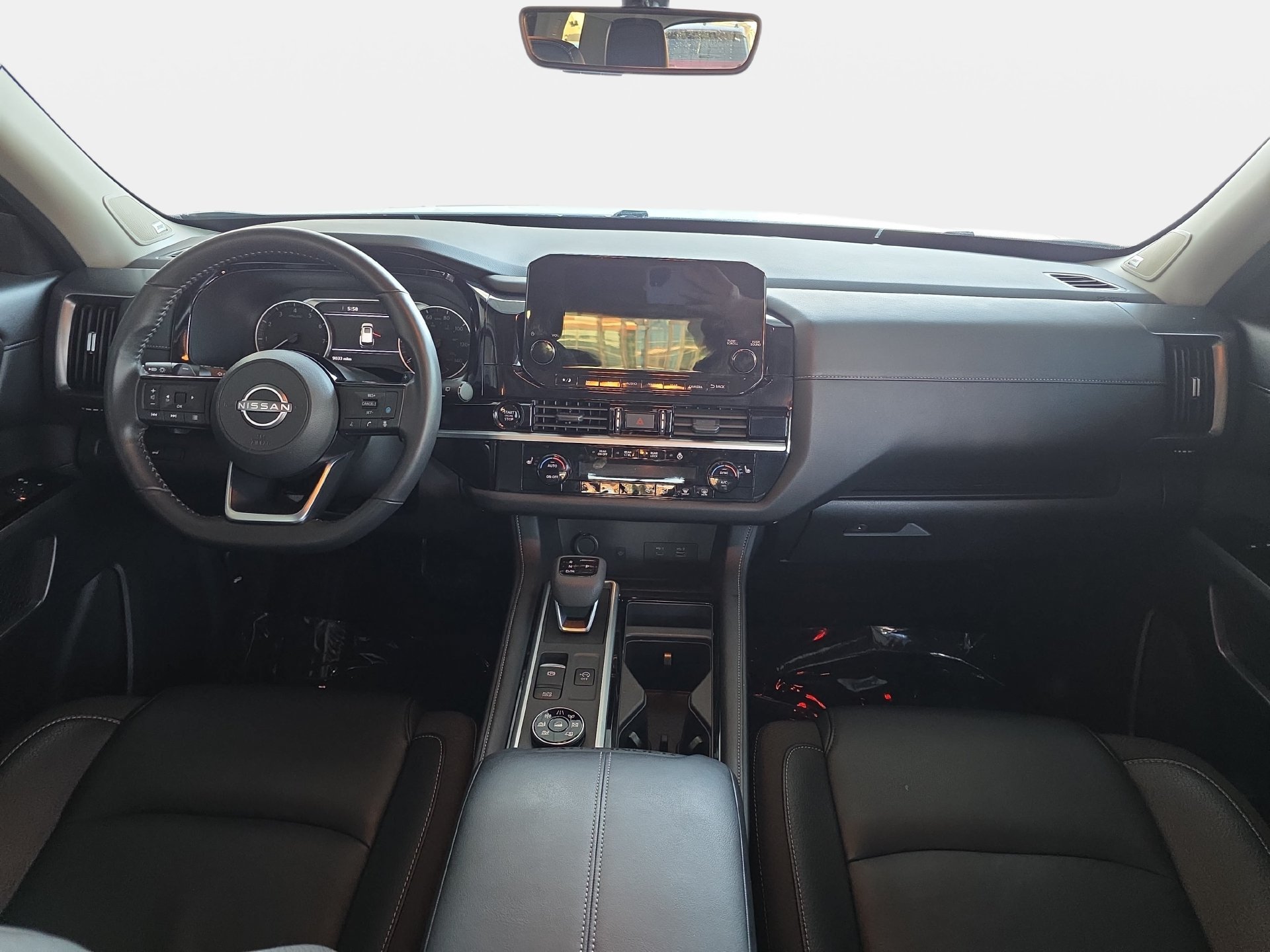 Used 2025 Nissan Pathfinder SL w/ SL Premium Package AWD/4WD image 9