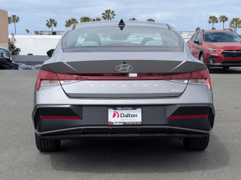 New 2025 Hyundai Elantra Limited image 3