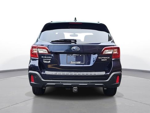 Used 2018 Subaru Outback 3.6R Touring w/ Popular Package #3 AWD/4WD image 6