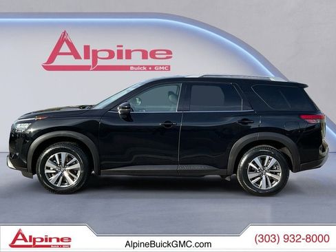Used 2025 Nissan Pathfinder SL image 2