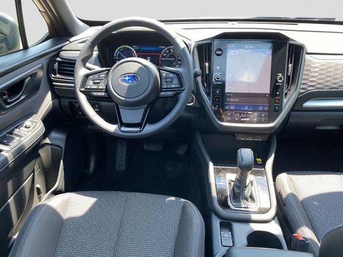 Used 2025 Subaru Forester Premium AWD/4WD image 12