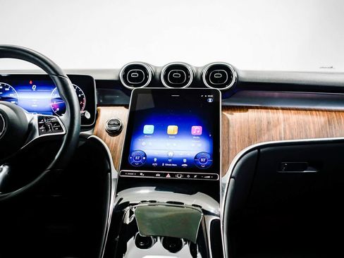 Used 2025 Mercedes-Benz GLC 300 image 12