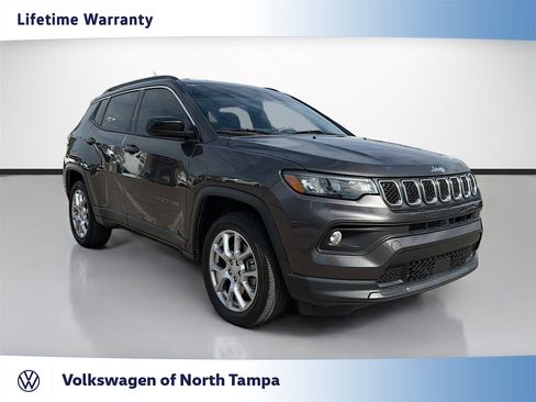 Used 2023 Jeep Compass Latitude AWD/4WD image 1