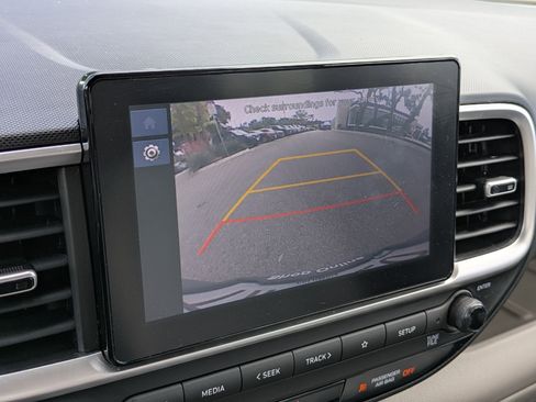 Used 2023 Hyundai Venue SEL image 15