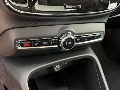 New 2026 Volvo XC40 B5 Core w/ Climate Package image 23