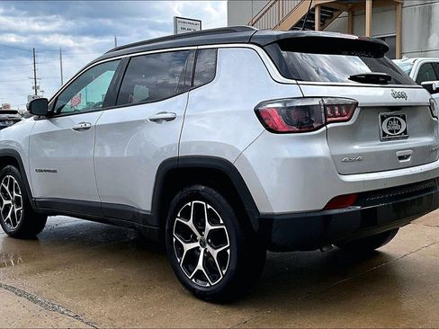 Used 2025 Jeep Compass Limited AWD/4WD image 5