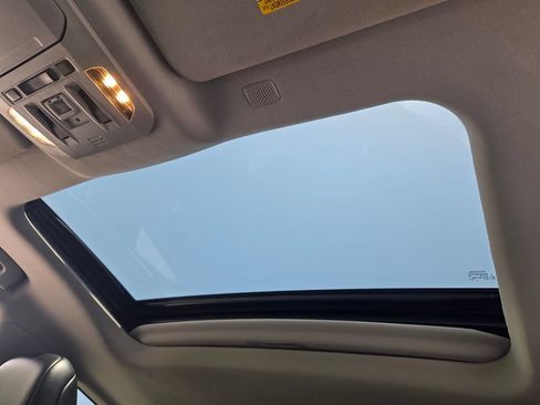 Used 2022 Toyota Highlander XLE FWD image 21