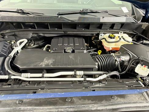 Used 2024 Chevrolet Silverado 1500 LT AWD/4WD image 32