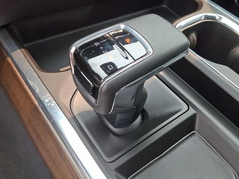 Used 2025 Chevrolet Silverado 1500 High Country w/ High Country Premium Package AWD/4WD image 16