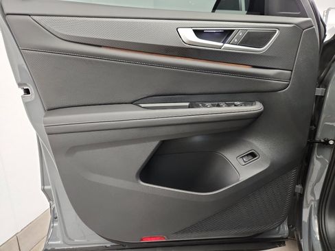 Certified 2025 Volkswagen Atlas Cross Sport SEL image 8