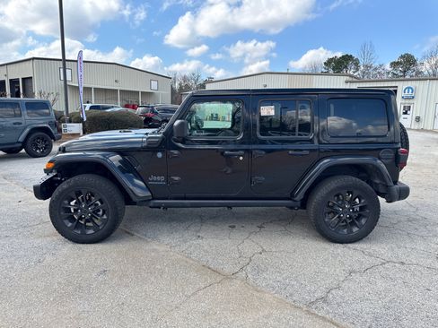 Used 2025 Jeep Wrangler Backcountry image 8