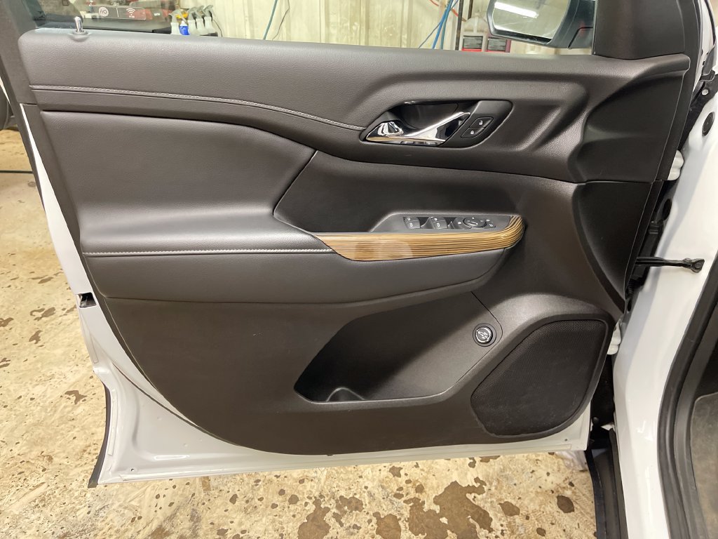Used 2021 GMC Acadia SLE w/ Driver Convenience Package FWD image 15