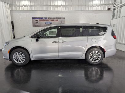 New 2026 Chrysler Pacifica Limited w/ Trailer Tow Group