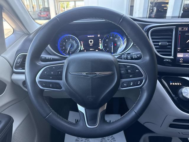 Used 2022 Chrysler Pacifica Touring-L FWD image 65
