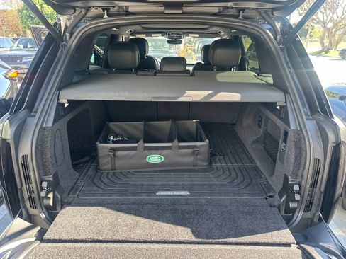 Certified 2025 Land Rover Range Rover SE AWD/4WD image 21